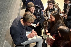 “E la felicità, prof?”: studenti del "Carafa" a teatro per riflettere