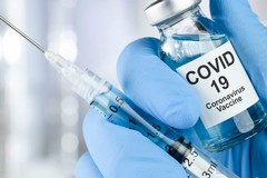 Caos vaccini in Puglia, Lacarra attacca i "furbetti" ed Emiliano fa partire indagini dalla Regione