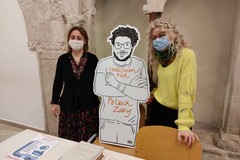Una sagoma a grandezza naturale di Patrick Zaki nella Biblioteca Comunale di Andria