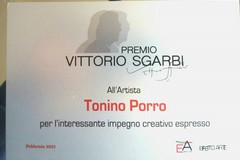 L'artista andriese Tonino Porro riceve il prestigioso "Premio Vittorio Sgarbi"
