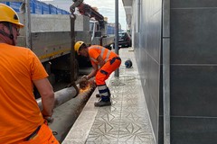 Via libera a carrozzelle e passeggini, un palo finalmente se ne va