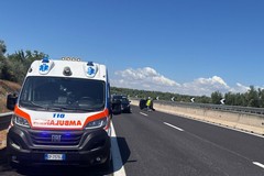 Incidente sull'A14 tra Canosa e Andria: auto si ribalta su un fianco, un ferito