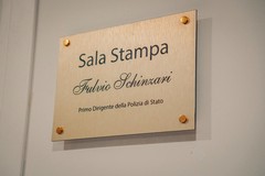 La sala stampa della Questura Bat intitolata a Fulvio Schinzari: questa mattina la cerimonia