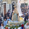 Folla di fedeli alla processione della Madonna dell'Altomare