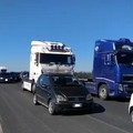 Protesta autotrasportatori: rallentamenti sulla strada tangenziale ad Andria