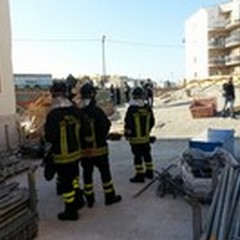 Crolla un solaio durante i lavori all'ex macello di via Canosa: due feriti