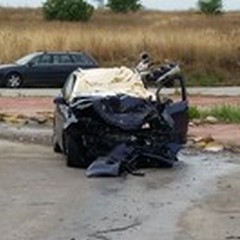 In viaggio verso una sala ricevimenti andriese: due morti, quattro feriti
