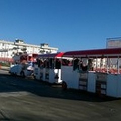 Trenino della felicità per consegnare i doni raccolti con  "Bimbo Natale "