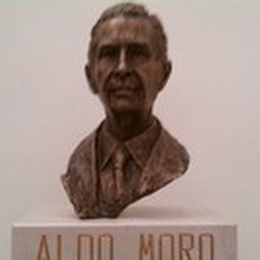 Presentata a Palazzo di Città la scultura di Aldo Moro