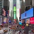 Le immagini del Castel del Monte proiettate sui maxi schermi di New York