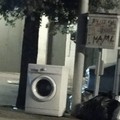 Ad Andria lavatrice abbandonata in via Annunziata