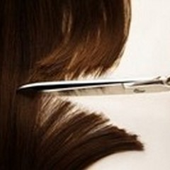 Riaprire parrucchieri e barbieri, penalizzati nonostante il lavoro in sicurezza