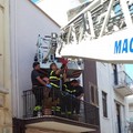 Con una gru dei Vigili del Fuoco, 118 trasporta donna infortunata al "Bonomo "