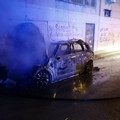 Autovettura prende fuoco in via Ospedaletto: intervento dei Vigili del Fuoco
