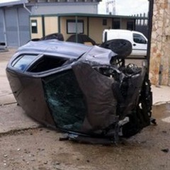 Auto ribaltata ed un ferito in un incidente sulla tangenziale di Andria
