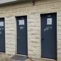 Andria nelle mani dei vandali, bagni chiusi al Monumento ai Caduti