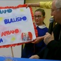 Mons. Mansi visita la scuola primaria “Riccardo Cotugno”