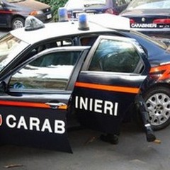 Tenta di nascondere la droga in un pacchetto di sigarette, arrestato 55enne