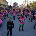 Andria si tinge di colori e speranza: la sfilata di Carnevale "Costruttori di Pace " invade la città
