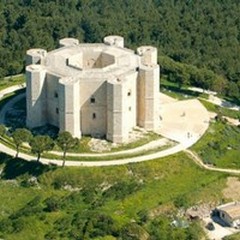 Una ambulanza a Castel del Monte, oggi la cerimonia di inaugurazione