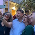 Tanta gente ad Andria per l'ex premier Giuseppe Conte: selfie ed applausi