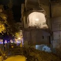 Crolla palazzina in via Pisani, una donna anziana si trovava all'interno