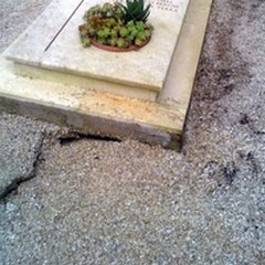Campi 1 e 2 del Cimitero di Andria: ignorato il pericolo per i cedimenti