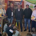 Gli  "Amici per la vita " onlus consegnano libri alla biblioteca diocesana