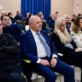 Il presidente Emiliano alla consegna dei diplomi di ringraziamento per gli operatori del NIRS
