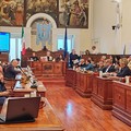 Consiglio comunale, rinviata la discussione per il premio Nobel per la pace ai bambini di Gaza