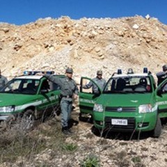Materiale plastico bruciato nel Parco dell'«Alta Murgia»