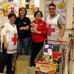 Metti in tavola la solidarietà, raccolti 1460 kg di generi alimentari