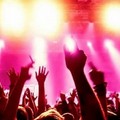 Mezz’ora in più per la somministrazione di alcolici e le emissioni sonore nei soli locali di pubblico spettacolo