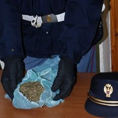 Marijuana in auto, due 23enni ai  "domiciliari " per spaccio