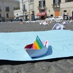Oltre 700 barchette in Piazza per non dimenticare i migranti