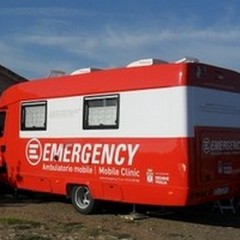 Migranti, il minivan di Emergency nelle campagne di Andria