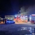 Vasto incendio in un capannone sulla provinciale Andria Corato: ingenti i danni