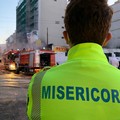 Incendio in una officina meccanica, assistenza della Misericordia