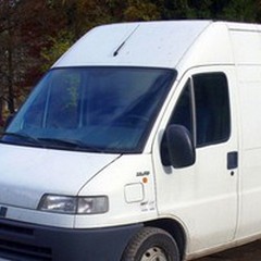 Una "Clio " smontata nel portabagagli: due fermi ad Andria