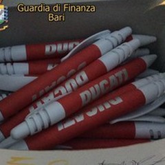 Sequestrati 12mila gadget  "falsi " in una tipografia di Andria