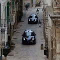 Si barrica in casa armato di ascia: momenti di paura in via Rosolino Pilo
