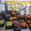 Polizia Locale e Polizia di Stato sequestrano 6 quintali di frutta venduta abusivamente