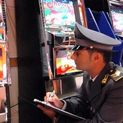 Un cartello per avvertire che il «Gioco crea dipendenza»