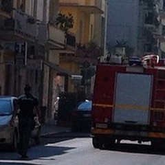 Fuga di gas da un impianto auto in officina: ferito un uomo
