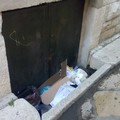 Desolazione e sporcizia per via Rattazzi