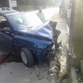 Incidente stradale: due giovani feriti e interruzione dell'energia elettrica nella zona