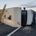 Camper ribaltato sulla A14 Canosa-Andria