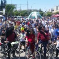 Bimbimbici 2017: centinaia di due ruote attraversano una città solare