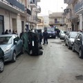 Auto si ribalta in via Corelli: codice rosso trasportato al "L. Bonomo "