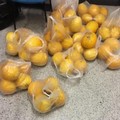 Sequestrata frutta da venditore ambulante senza licenza e devoluta a Casa accoglienza "S. Maria Goretti "
